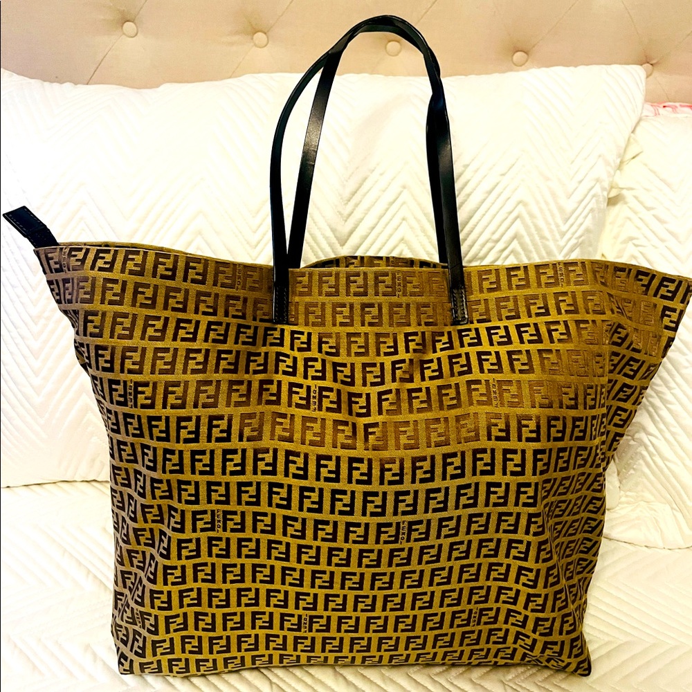 Fendi Tote. Shopping Grande Zucchino Toro.